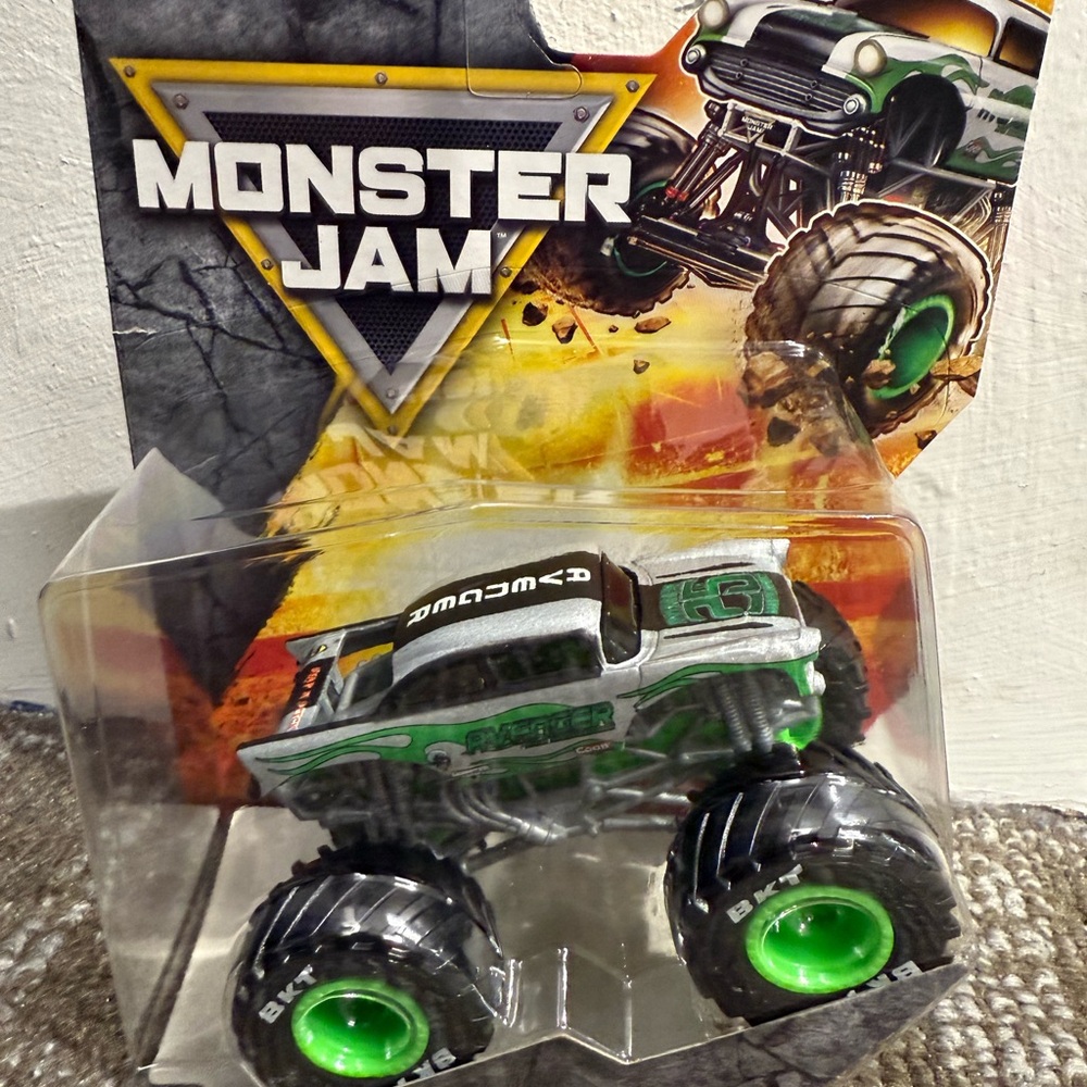 Monster Jam Avenger Series 44!